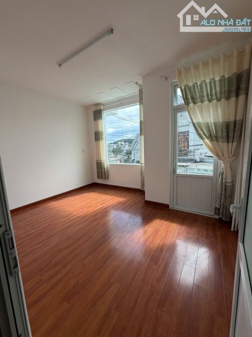 🏡 Cần Bán Nhà Phố Hẻm Xe Hơi Đường Nguyễn Trung Trực, P.03, Đà Lạt –  View Đẹp - 3