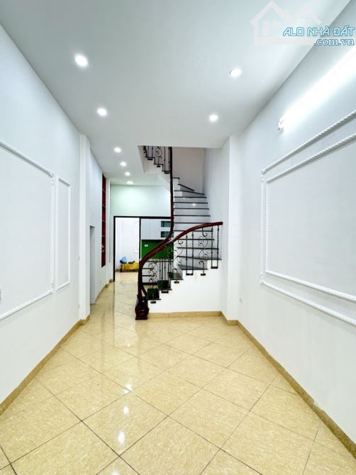 Cần Bán Gắp Nhà Nguyễn Chính : Kinh Doanh - Ngõ Thông Ba Gác - Vài Bước Ra Ô Tô Tránh - 3
