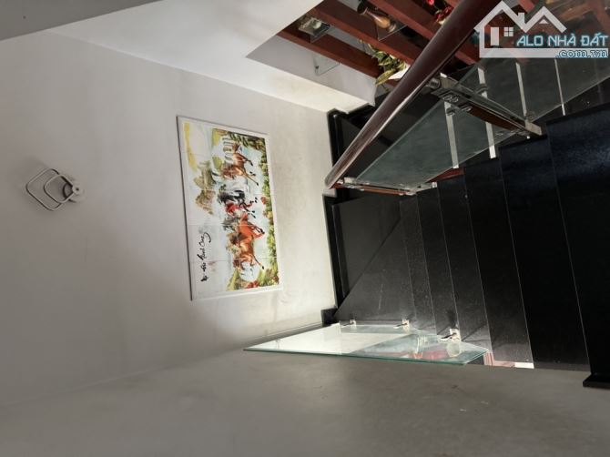 NGUYỄN VĂN QUÁ - HẺM OTO NHÀ 4 TẦNG KIÊN CỐ - 80M2 (5M6❌15)- 6,x TỶ - 3