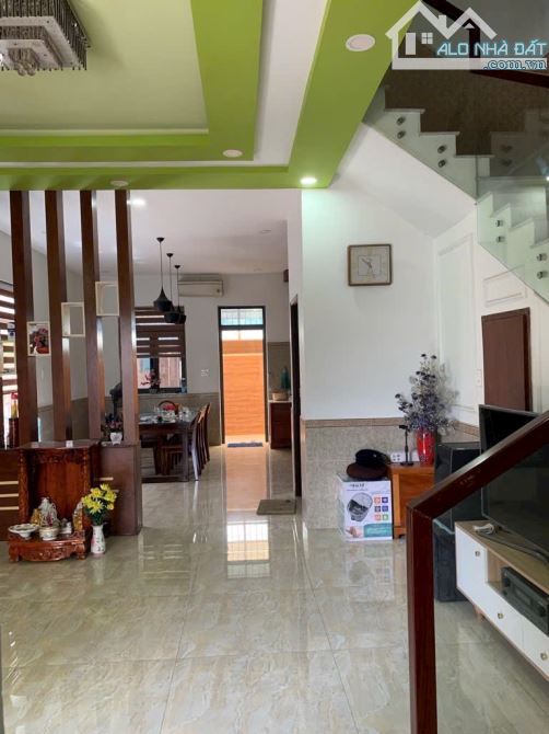 Biệt thự, đường 6, Phú Hữu, TP. Thủ Đức DT: 8x21m Giá: 17,5 tỷ ( thương lượng ) - 3