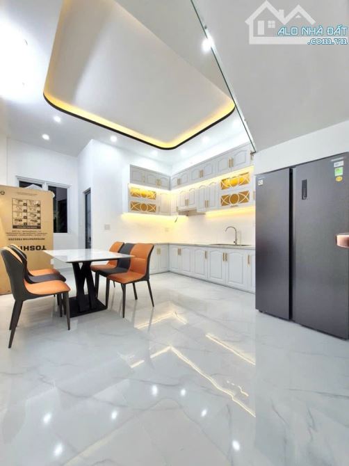 SÁT MẶT  TIỀN XE HƠI Q7  CÓ 7 TỎI - 3