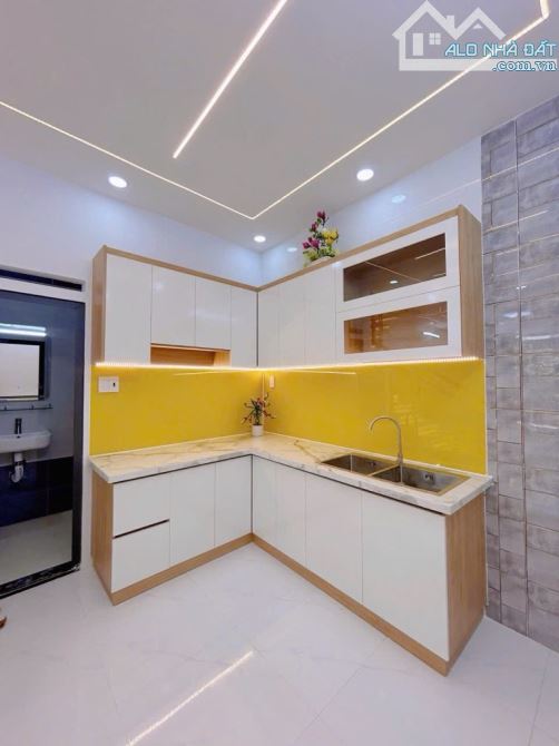Bán nhà 2 tầng, hẻm xe hơi, giáp chợ Bình Long, 44m2, nhỉnh 4 tỷ - 3