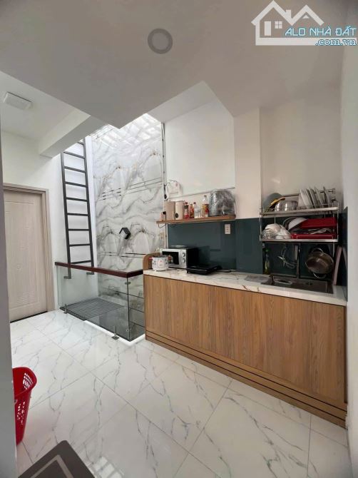 MẶT TIỀN PHÚ NHUẬN - 4 TẦNG ĐẸP 70M² (4×17) - GIÁ RẺ 14.2 TỶ - CHO THUÊ 30TR/THÁNG - 3