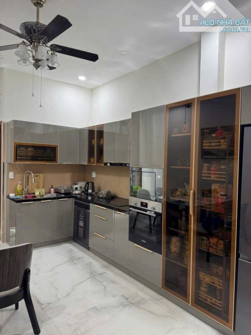 BÁN NHÀ QUẬN 1, MẶT TIỀN ĐƯỜNG HUYỀN QUANG, P. TÂN ĐỊNH 18,5 Tỷ - 3