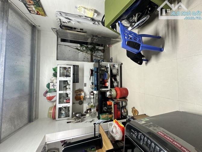 PHỐ 8/3🏡NHÀ TẬP THỂ TẦNG 1 - DTSD 30M – 2PN - GẦN PHỐ - GIÁ TỐT, CHỈ NHỈNH 1 TỶ – Ở NGAY - 3