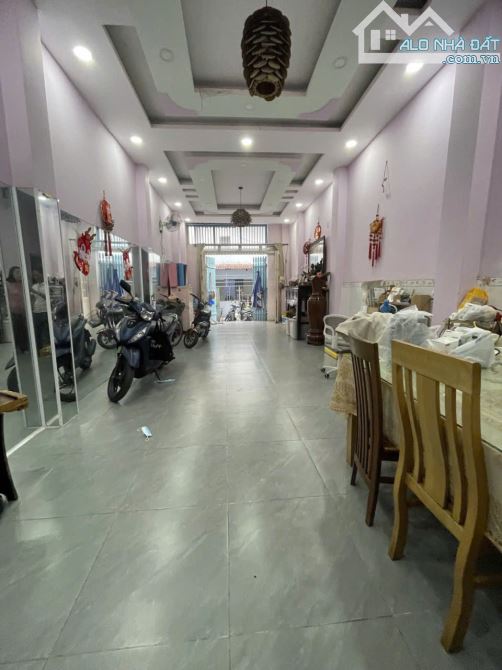 Gấp Bán nhà ngay chợ Bình Thành hẻm 5m xe hơi ngủ nhà 58m2-2 Tầng 4 tỷ 2 - 3