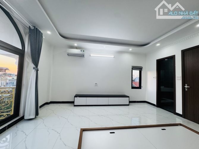 SIÊU PHẨM THẠCH BÀN - LÔ GÓC_ 6 TẦNG THANG MÁY - FULL NỘI THẤT - Ô TÔ TRÁNH_ KINH DOANH - - 3