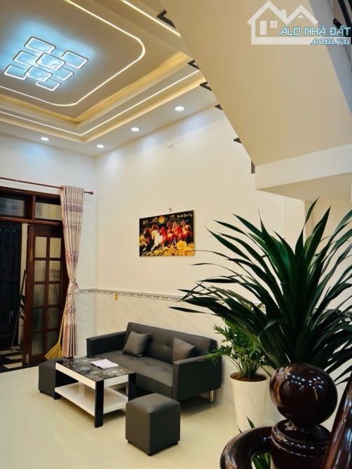 NHÀ ĐẸP  - HẺM XE HƠI -  3 TẦNG KIÊN CỐ - 56M²  - NHỈNH 5 T.Ỷ LỚN - 3