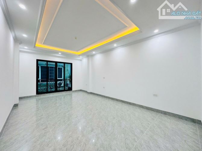 BÁN NHÀ TRẦN QUỐC HOÀN, CẦU GIẤY - 41M² x 7T THANG MÁY - PHÂN LÔ Ô TÔ TRÁNH - KINH DOANH - 3