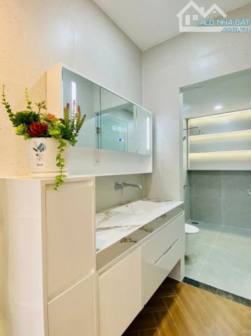 🏠Siêu Phẩm Hẻm Thông 6M💎Vị trí: Phan Huy Ích, P15💎4X15M 4 Lầu 3PN 3WC💵9,9 Tỷ - 35