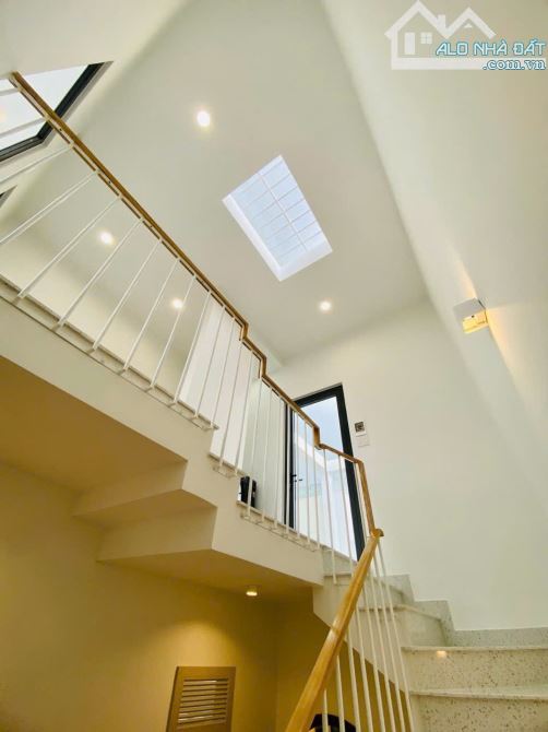 🏠Siêu Phẩm Hẻm Thông 6M💎Vị trí: Phan Huy Ích, P15💎4X15M 4 Lầu 3PN 3WC💵9,9 Tỷ - 37