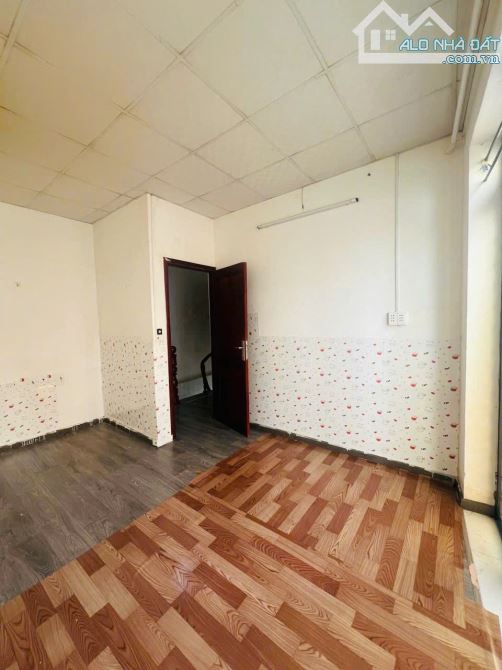 BÁN NHÀ CÁCH BÃI SAU 5 PHÚT ĐI XE 1 TRỆT 1 LẦU Ô TÔ NGỦ TRONG NHÀ HẺM RỘNG 4 MÉT GIÁ 5t2 - 4