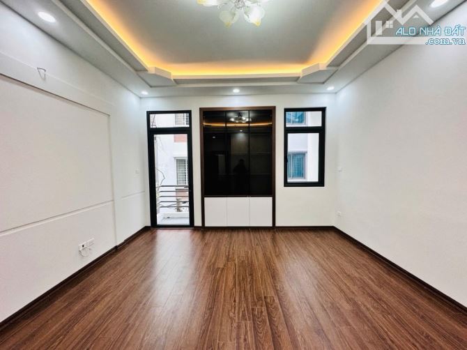 Bán nhà Nguyễn Khánh Toàn - Ngôi nhà hoa hậu vào là mê - Ô tô vào nhà  - Phố KD - 70m2 - 4