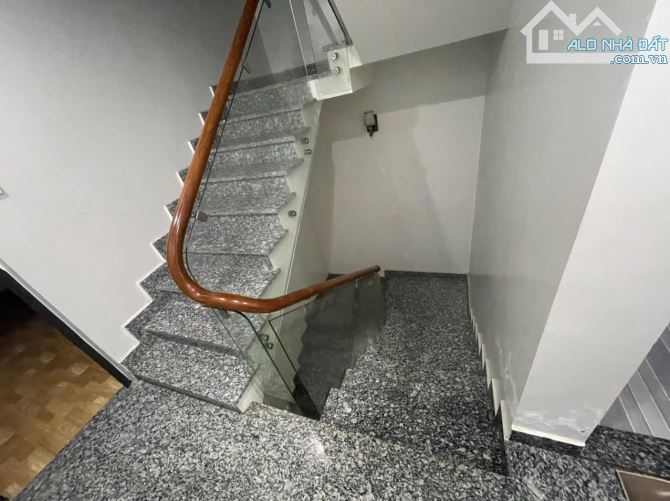 🏠 Nhà Gốc Dân Chợ Hàng – Ngõ Thông, Ô Tô Đỗ Cửa  💎 Diện tích: 45m² – Mặt tiền 4.2m - 4