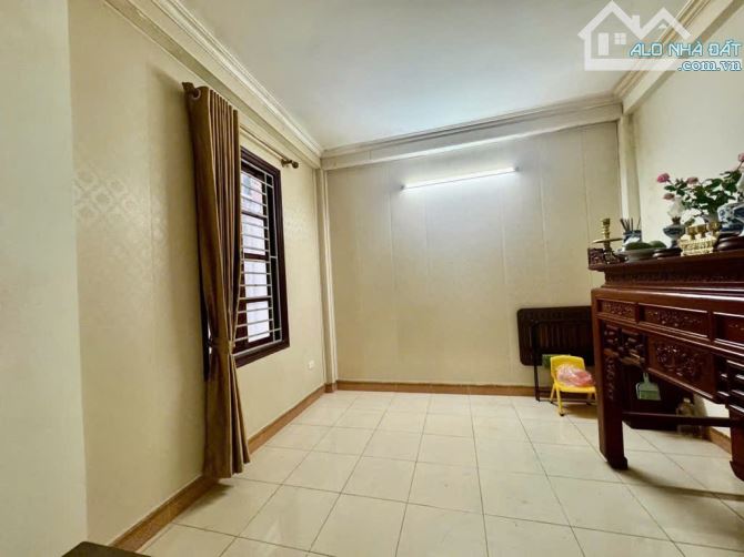 💥NHỈNH 7 TỶ CẦU GIẤY KHU PHÂN LÔ - DÂN XÂY - GẦN Ô TÔ - THOÁNG TRƯỚC SAU - DT 30 - 5 TẦNG - 4