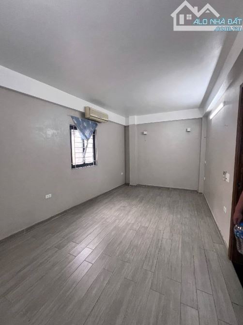 BÁN NHÀ TRÍCH SÀI DÂN XÂY GẦN PHỐ NGÕ THÔNG KINH DOANH GẦN OTO DỪNG ĐỖ 60M 4 TẦNG MT6 NHỈN - 4