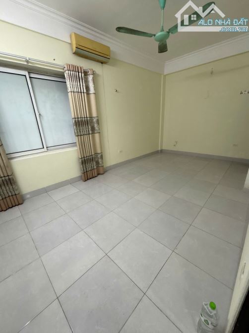 Cho thuê văn phòng 60 m2/tầng tại đường 18M, Mỗ Lao, gồm 2 phòng làm việc - 4
