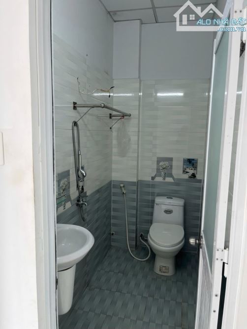 BÁN NHÀ BTCT - NGAY CV LÀNG HOA GÒ VẤP - 2 TẦNG -4x10M - 4.05 TỶ - 4