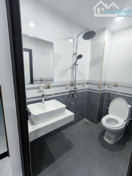 Chỉ 3,85 tỷ - Nhà Ngay sát Đại Lộ Thăng Long. Xây độc lập. Ngõ nông ô tô lùi.20p TT Hà Nội - 4