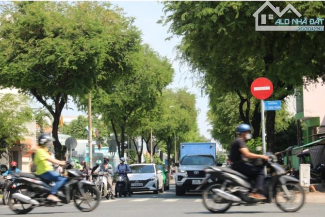 Bán nhà căn góc Lý Chính Thắng Q.3, mặt tiền rộng thênh thang, sổ đẹp, chỉ 4.x tỷ - 4