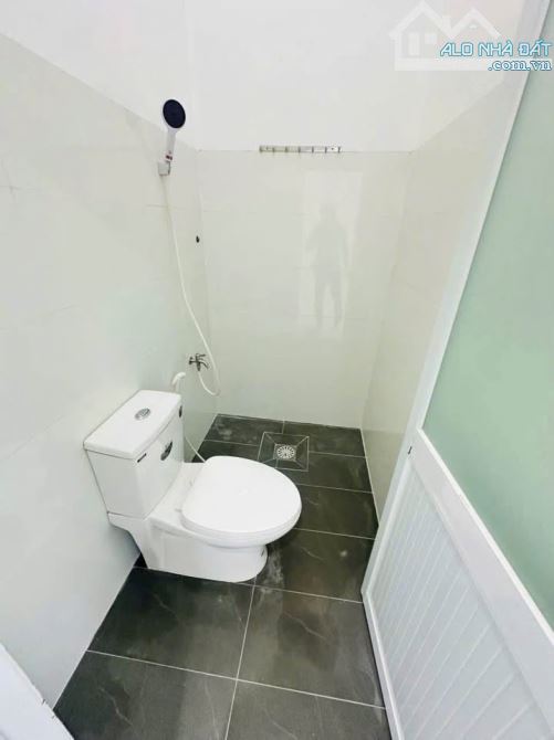 Bán gấp căn nhà Đ.Tân Hiệp 4 - hóc môn - 121m2 - 925 Triệu - sổ riêng - 4