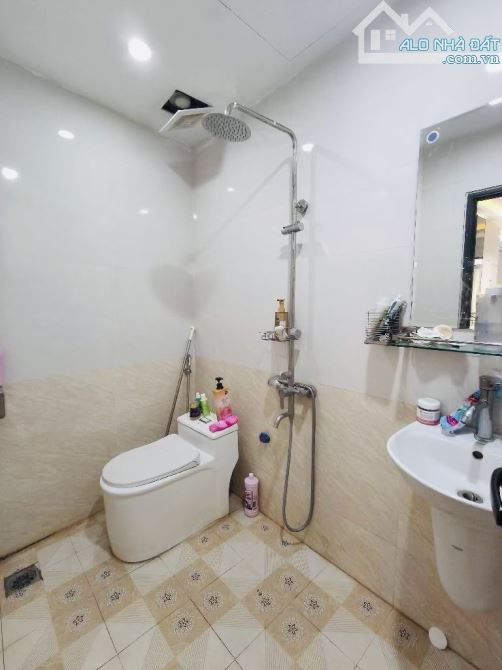 🏠 Bán nhà Minh Khai – Nhà dân xây chắc chắn – 5 tầng, 32m², ngõ nông gần ô tô, giá chỉ 5. - 4