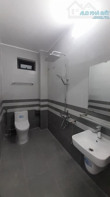 💥Bán nhà 5 tầng , thang máy tại Tôn Đức thắng  👉Vị trí ngay Cầu an dương 1  Đường ô tô t - 4