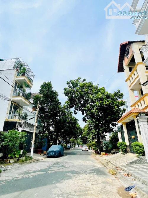 Bán nhà Mặt tiền số 8 Khu VIP Bên Sông HIỆP BÌNH CHANHA THỦ ĐỨC DT: 120m2 Giá 14.9 Tỷ - 4