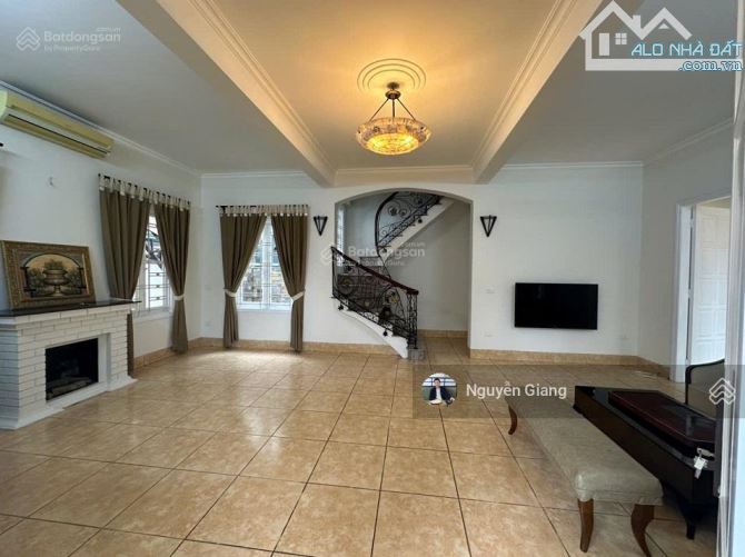 Biệt thự nhà vườn đường Nguyễn Hoàng Tôn - Tây Hồ 310m2, 2 tầng full đồ 42 triệu/tháng - 4