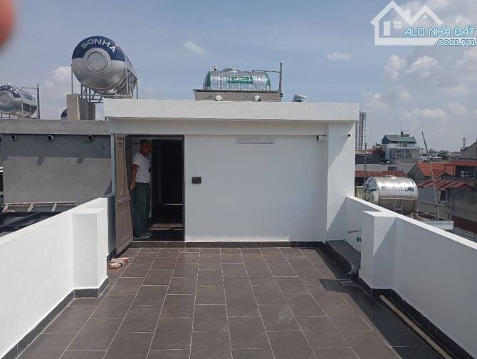 NHÀ ĐẸP - LÝ SƠN- VIỆT HƯNG- Dt72m x 5 TẦNG- GẦN Ô TÔ TRÁNH- GIÁ 12,8 tỷ - 4