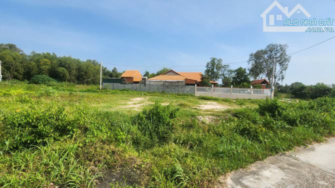 chỉ 590 triệu sở hữu ngay 90m2 đất thổ cư gần biển LaGi, Bình Thuận. 2 mặt tiền đường ôtô - 4