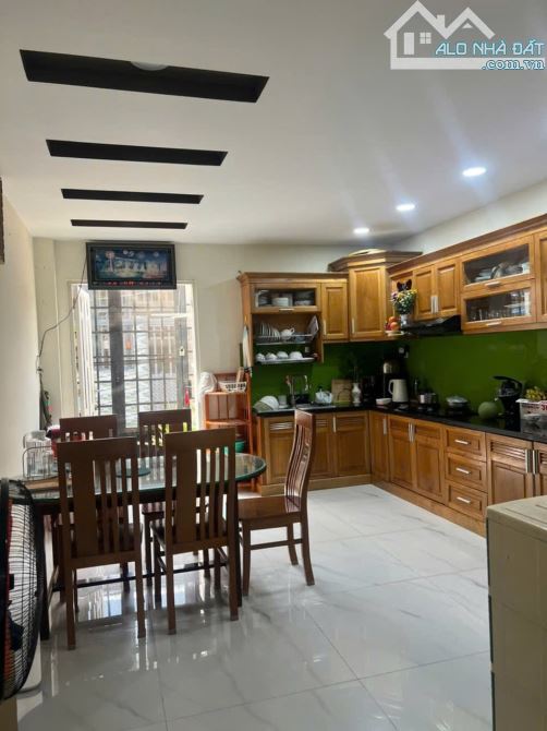 SIÊU PHẨM NHÀ PHỐ NGAY CHỢ TRẦN THỊ CỜ 3 TẦNG ĐƯỜNG THÔNG XE HƠI GIÁ TỐT - 4