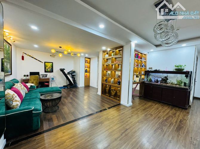 Biệt thự kinh doanh 3 mặt tiền Trần Đại Nghĩa - P8 Đà Lạt. -  22 tỷ - 4