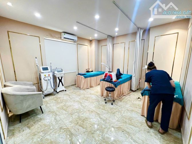Cho thuê nhà đẹp 218 Bến Vân Đồn Quận 4 - Hầm trệt 4 lầu giá siêu tốt chỉ 75 triệu baothuế - 4