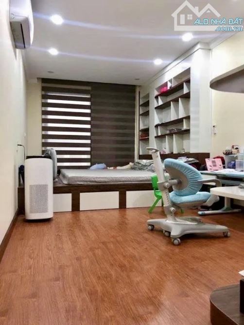 Bán Nhà Đẹp Lung Linh Phố Hoàng Cầu, Ngõ Đẹp - Nông - Thẳ, 60m xây 6T Thang Máy, Gara Ô Tô - 4