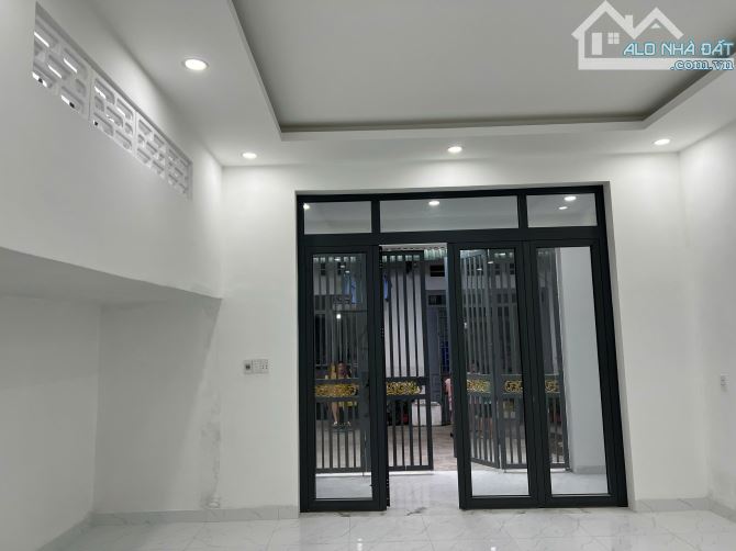 Nhà góc 2 mặt tiền 5m,3m và 1 đường thoát hiểm1,2m - 4