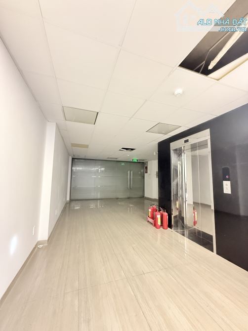 Bán toà nhà Q10 - hầm + 9 tầng - doanh thu 3.6 tỷ/năm - 4