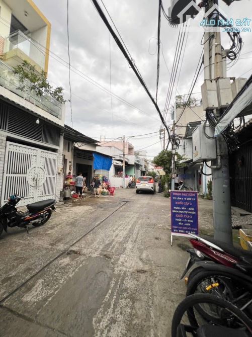 A142 - SÁT LÊ VĂN QUỚI, ĐƯỜNG 8M THÔNG,NHÀ VỪA Ở VỪA KINH DOANH, 4X13M, 2 TẦNG,CHỈ 5 TỶ 2 - 4
