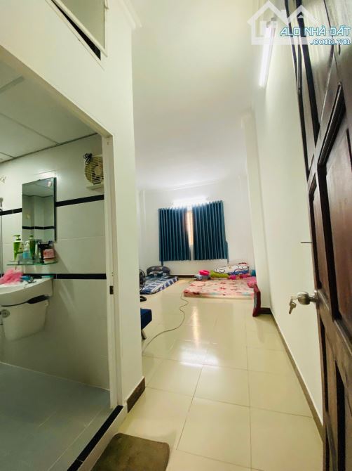Bán Nhà Ngay BV Q12 - DT: 4 X 15.5 m )- 2Tầng- HXH- Chỉ 4,5 Tỷ. - 4