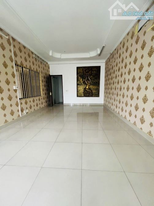 Bán nhà mặt tiền Tân Bình - 162m2 - 3 tầng - đường 16m kinh doanh - 4