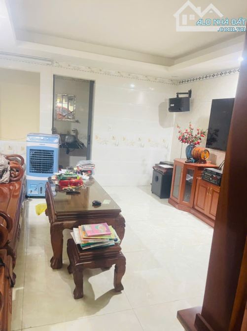 Bán nhà HXH 6M ngay Võ Thành Trang - 4 tầng - DT 4 x 17 - khu Bảy Hiền - giá 9.9 tỷ TL - 4