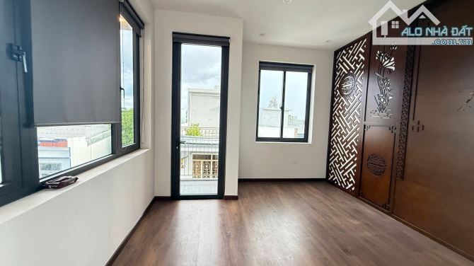 Bán nhà 3 tầng gần biển, gần sông - Căn góc thoáng mát giá tốt - 4