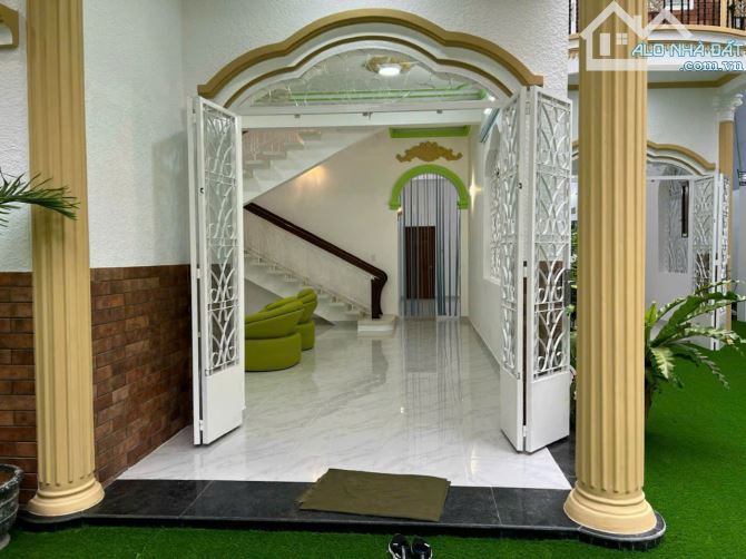 ViLLa với khuôn đất lớn (500m2), 3 MT HXH trung tâm Phú Nhuận, Giá chỉ 50 tỷ - 4