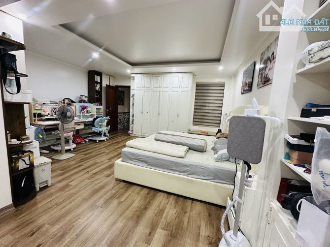 Rẻ nhất Thanh Xuân- 20m ra phố - 96m2, 4 tầng, mt 5.6m, sổ đẹp. Giá chỉ 214tr/m - 4