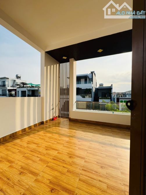 Ngộp bank cần bán nhà mặt tiền đường Bùi Giáng - 4