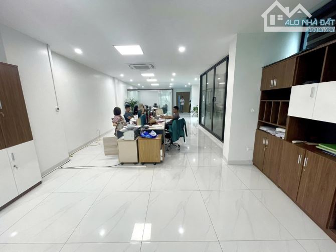LÔ GÓC KIM CƯƠNG GIỮA TRÁI TIM BA ĐÌNH - 1 MẶT PHỐ, 1 MẶT Ô TÔ TRÁNH, 2 VỈA HÈ, SỔ ĐỎ SẴN - 4