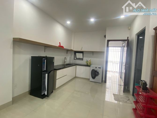 Cho thuê cân hộ có bếp khép kín rộng đẹp dt 50m full nội thất ngay Dã Tượng cách biển 100m - 4