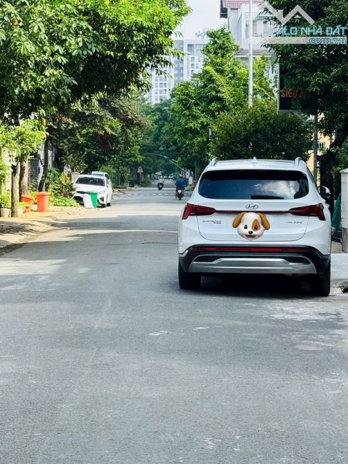 Biệt thự, đường 6, Phú Hữu, TP. Thủ Đức DT: 8x21m Giá: 17,5 tỷ ( thương lượng ) - 4