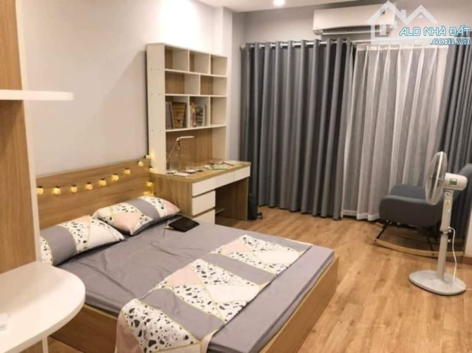 SIÊU HOT- BÁN NHÀ 40M- NHỈNH 8 Tỷ- CHỢ NGỌC THỤY LONG BIÊN –3 BƯỚC RA Ô TÔ TRÁNH – DÂN XÂY - 4
