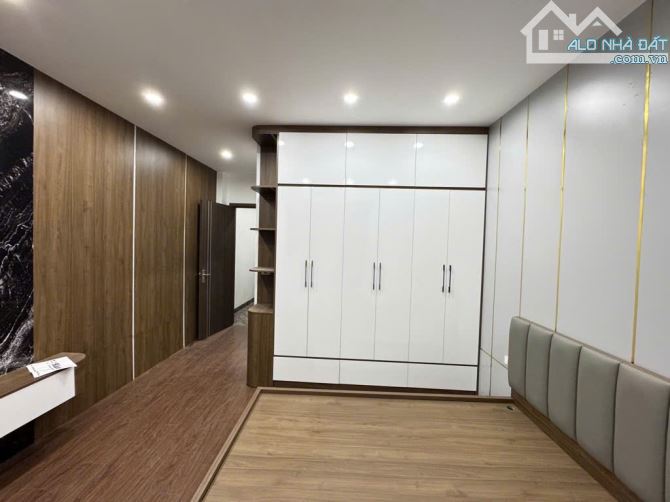 HOÀN KIẾM - NHÀ ĐẸP - 5 TẦNG - 35M - 9,2 TỶ - 4